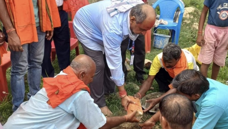 Photo of गाउँपालिकाका अध्यक्ष तिवारीले विद्यालयको भवन शिलान्यास