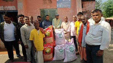 Photo of पालिका द्वारा किसानहरूलाई गेहुँको बीउ वितरण
